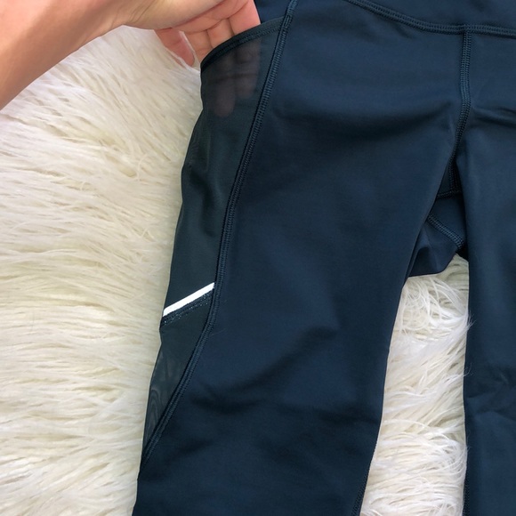 EUC - lululemon emerald green crop leggings - Picture 6 of 7